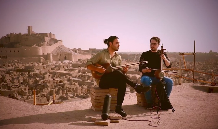ویدئو | علی قمصری در «ارگ بم» قطعه‌ای از استاد شجریان را اجرا کرد