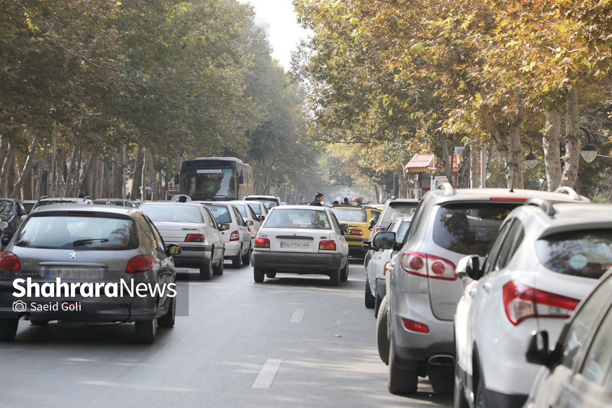 گلایه شهروندان از کمبود فضای استقرار خودرو در خیابان‌های کوهسنگی و احمدآباد مشهد