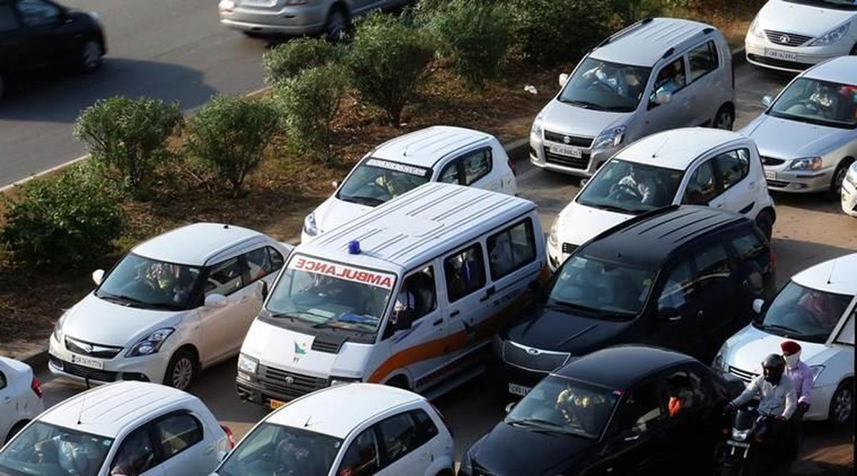 معضلی به نام معطلی آمبولانس‌های مشهد در ترافیک شهری