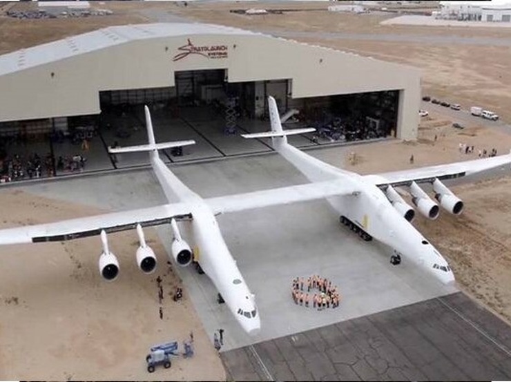 پرواز بزرگترین هواپیمای دنیا و رکورد جدید آن + فیلم