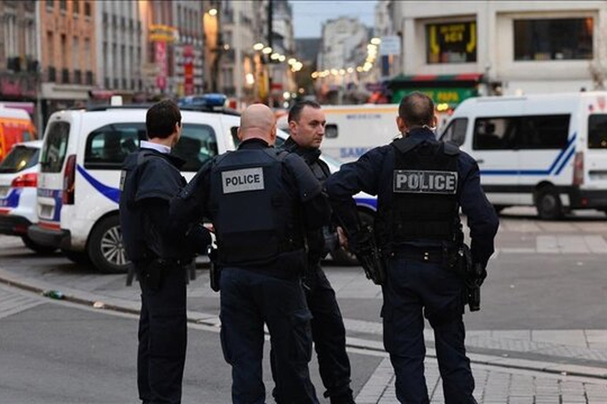 پلیس فرانسه ۲۱۱ نفر را در شب سال نو دستگیر کرد