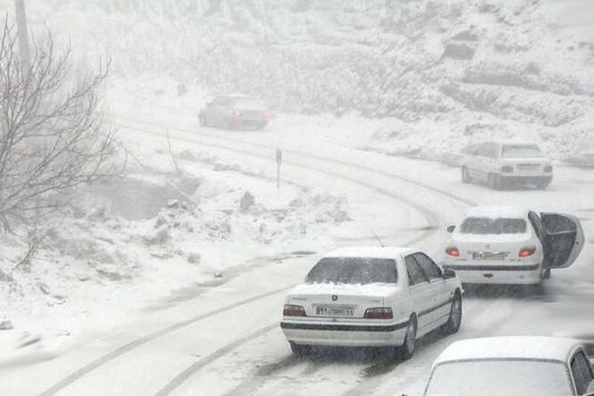 بارش برف و باران در جاده‌های ۱۱ استان | پیش از سفر با این شماره تماس بگیرید (۲۶ بهمن ۱۴۰۲)