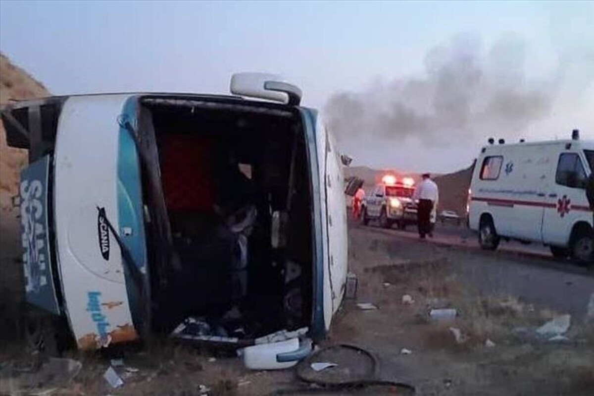 واژگونی اتوبوس کارگران در کرمان | افزایش تلفات به ۳ نفر