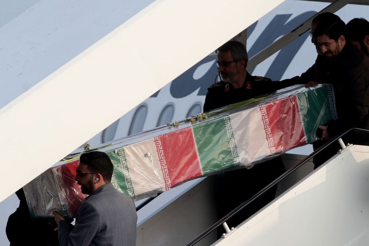 بدرقه پیکر دو شهید حادثه تروریستی تفتان در فرودگاه مشهد