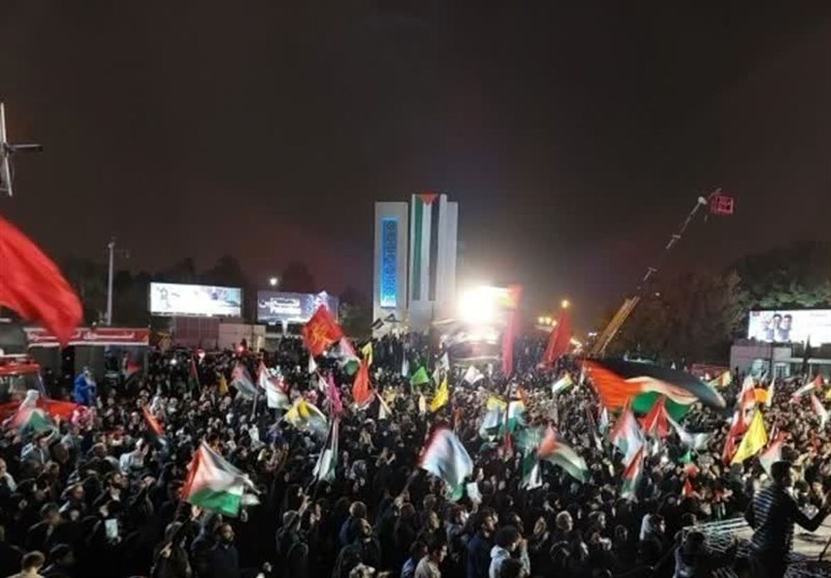 تجمع مردم مشهد در محکومیت حمله اسرائیل به کنسولگری ایران
