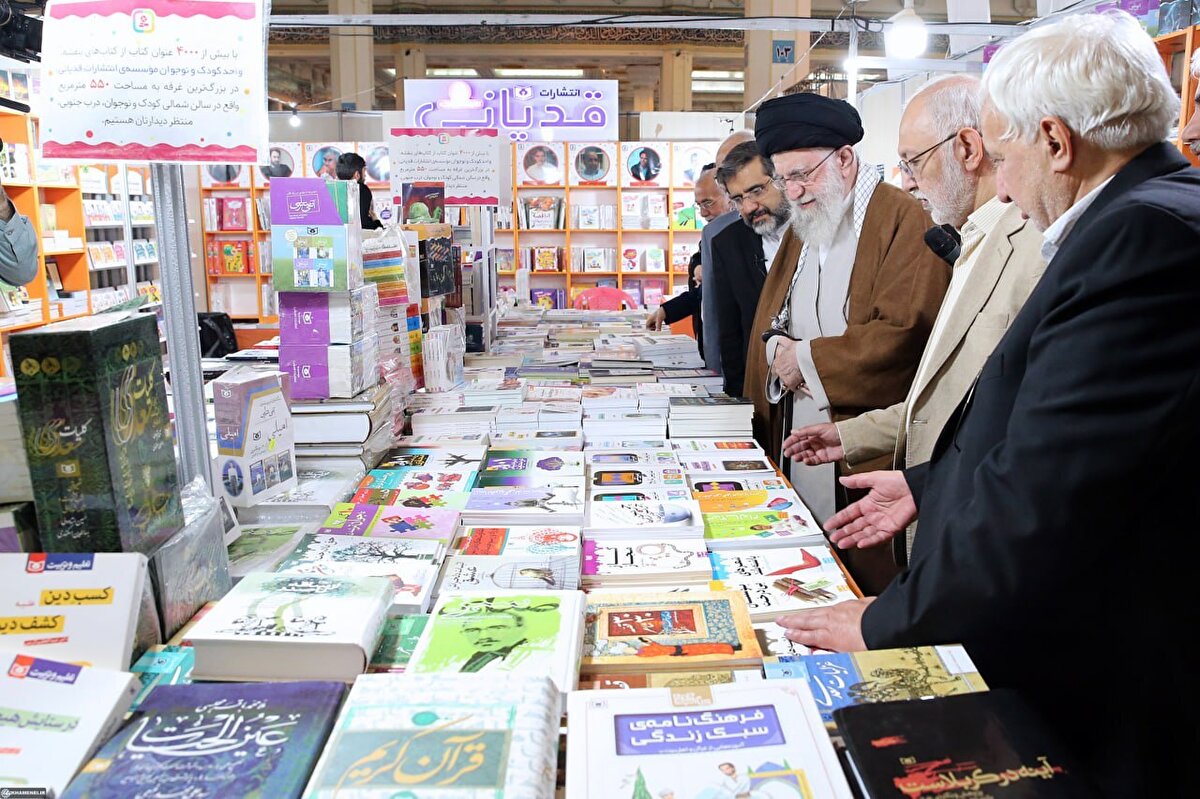 تصاویری از بازدید رهبر معظم انقلاب از نمایشگاه کتاب تهران (۲۴ اردیبهشت ۱۴۰۳)